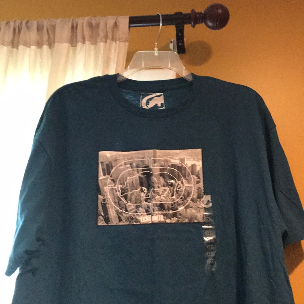 NWT Marc Ecko Unltd graphic tee.